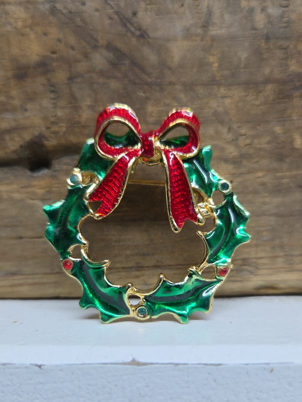 Vintage Gold Enamel Wreath Brooch